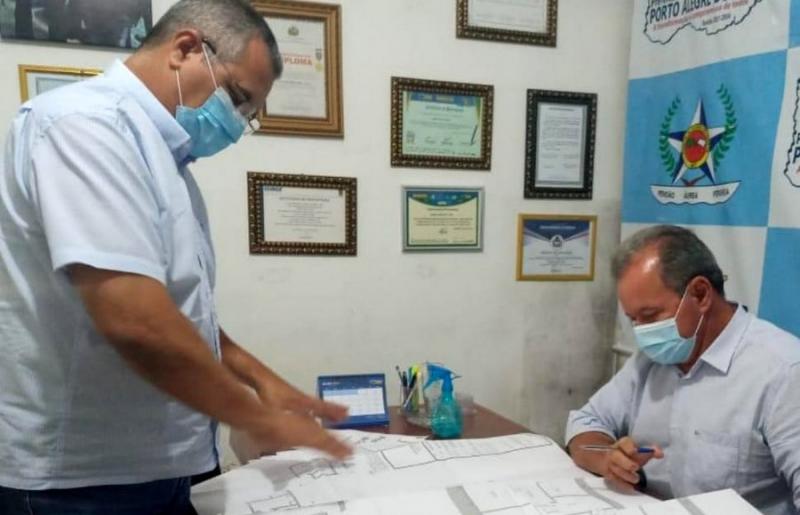 Ernando Cardoso protocola projeto para implantação de frigorifico de aves no Norte Araguaia