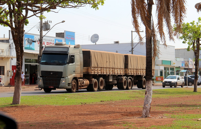 Circulação de caminhões no centro de Vila Rica é restrita por Lei desde 2006, mas nunca foi cumprida