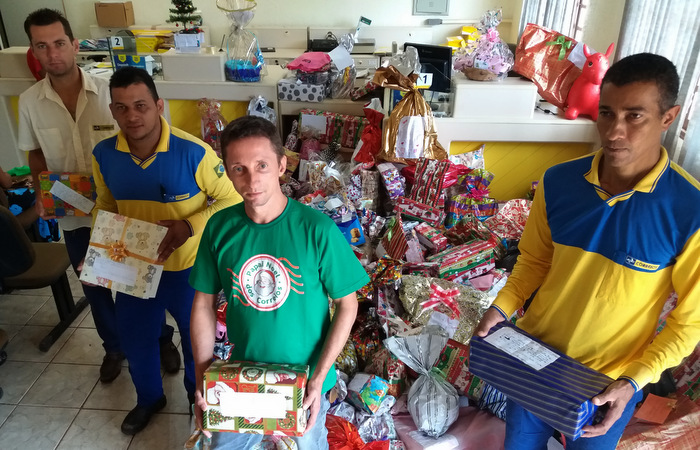 Crianças abrem mão de brinquedos e pedem material escolar e cesta básica em Vila Rica