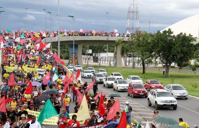 Manifestação dos servidores públicos tem críticas contra o governo Mauro Mendes