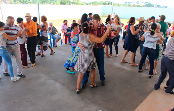 Secretaria de Assistência Social realiza confraternização de fim de ano para o Grupo de Idosos Conviver em Vila Rica