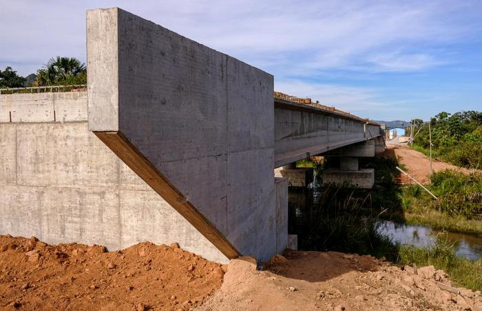 Governo assina contrato para construção de 5 mil pontes em todo Estado