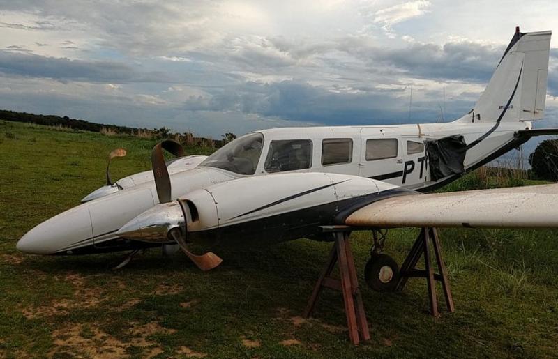 Avião com 3 tripulantes faz pouso forçado após suposta pane em Canarana