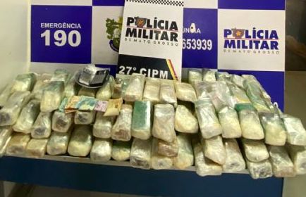 Polícia prende quatro e apreende quase 100 tabletes de maconha enterradas em quintal de casa de Confresa